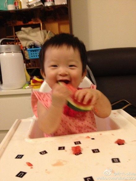 吃娱乐瓜的女孩,揭秘吃娱乐瓜女孩的趣味生活